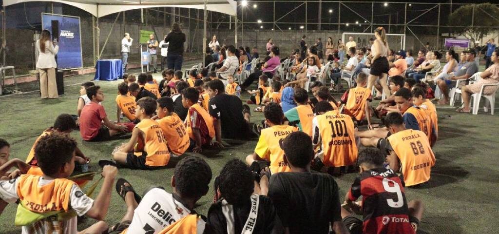 Reforma no campo de futebol do São Marcos vai beneficiar alunos de