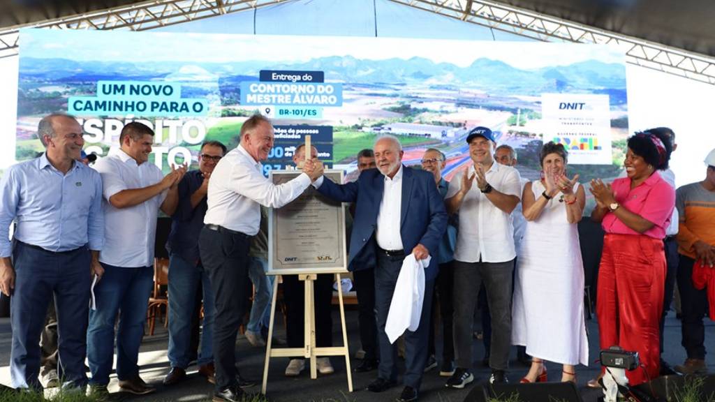 SESA - Meninas do futebol de salão da Sesa recebem medalhas e