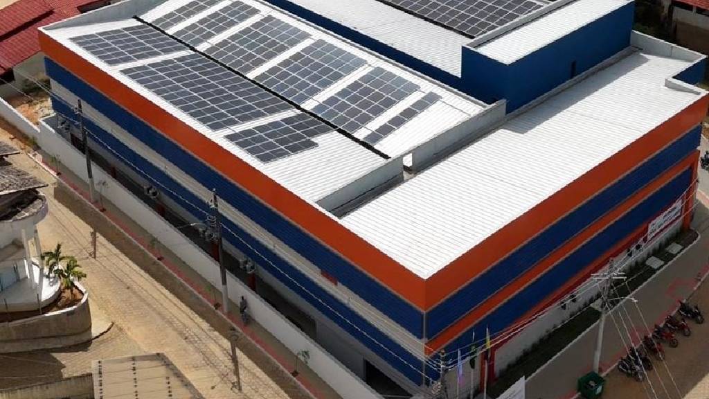 Governo do Estado inaugura escola municipal e anuncia novos investimentos em Rio Bananal