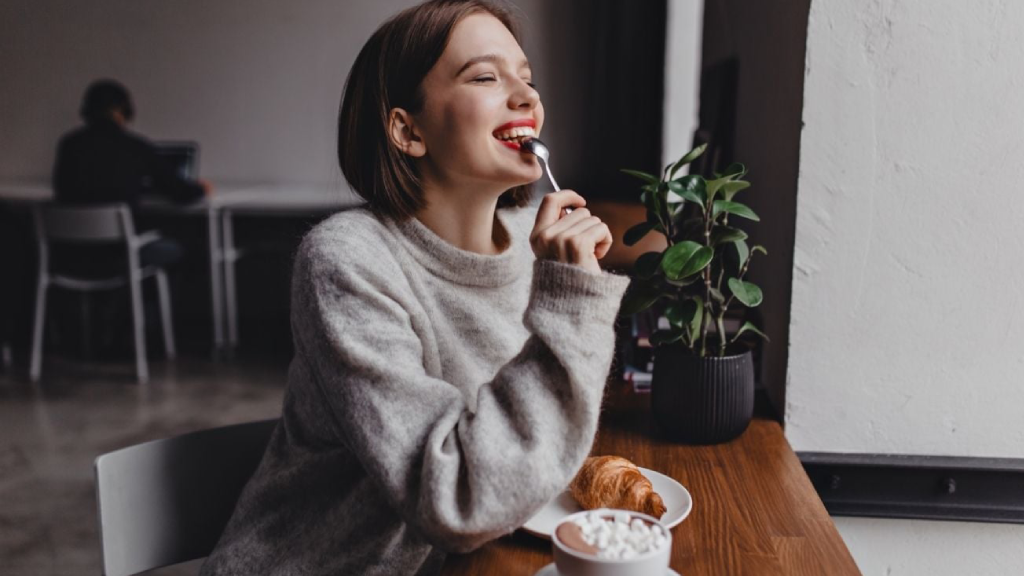 Veja 10 opções de lazer para mulheres curtirem sozinhas