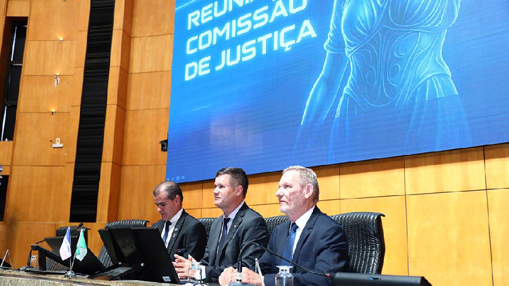 Justiça adia análise de projeto sobre “Escola sem doutrinação”