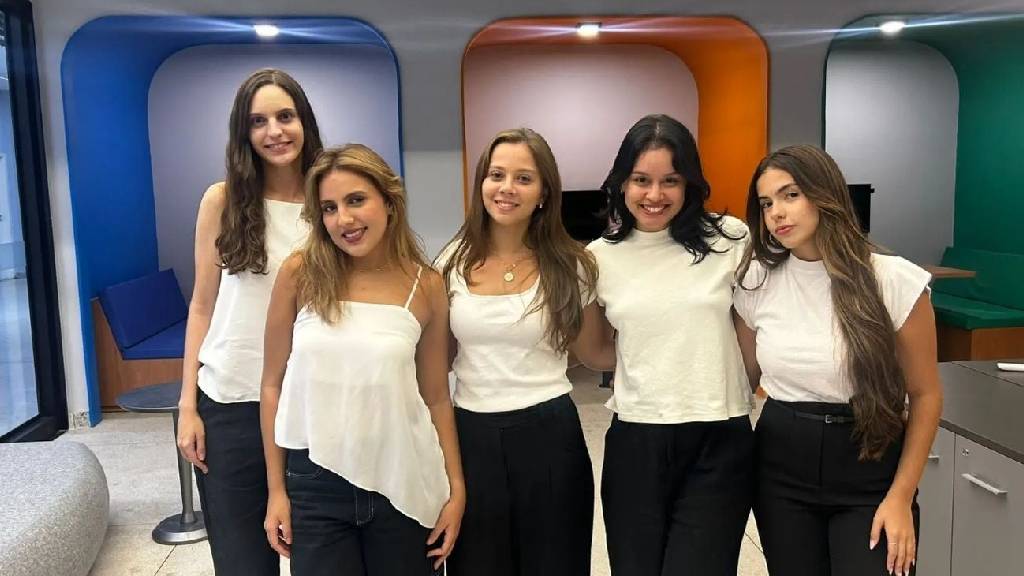 Universitárias da Ufes criam “gaveteiro inteligente” para supermercados e disputam prêmio mundial