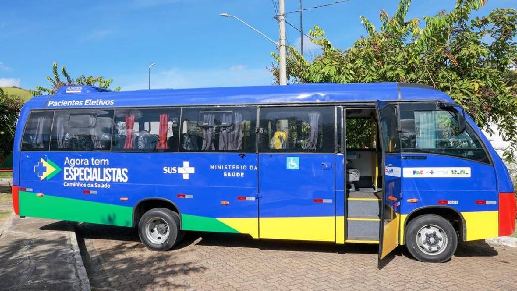 Saúde ganha micro-ônibus e fortalece transporte sanitário de pacientes