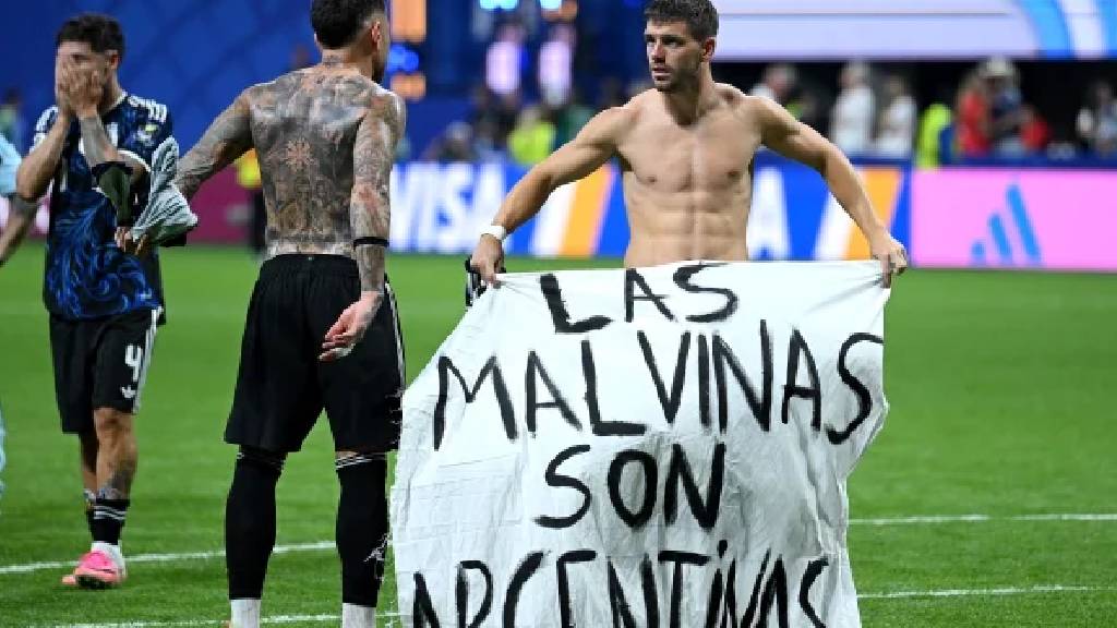 Argentina pode sofrer punições da Fifa por conta da faixa de Malvinas; veja