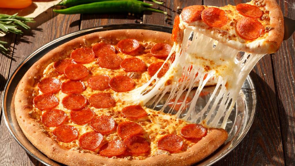 Dia da Pizza: como montar uma noite da pizza em casa com itensque facilitam o preparo e a hora de servir