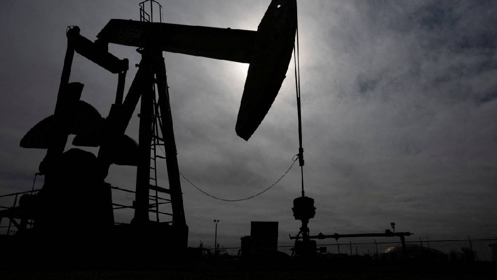 Preços do petróleo derretem com pausas de hostilidades entre EUA e Irã