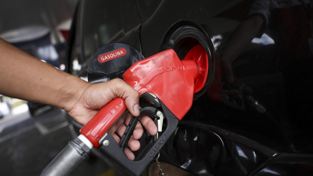 Gasolina com 32% de etanol chega aos postos amanhã