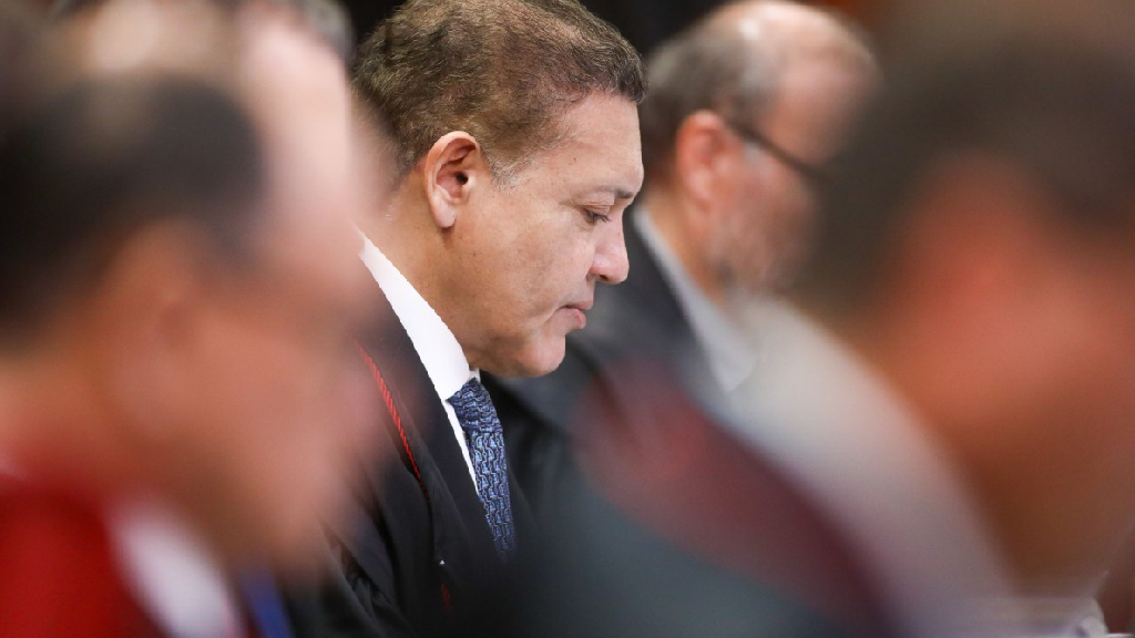 Ministros do TSE se reúnem hoje para debater limites da IA nas eleições