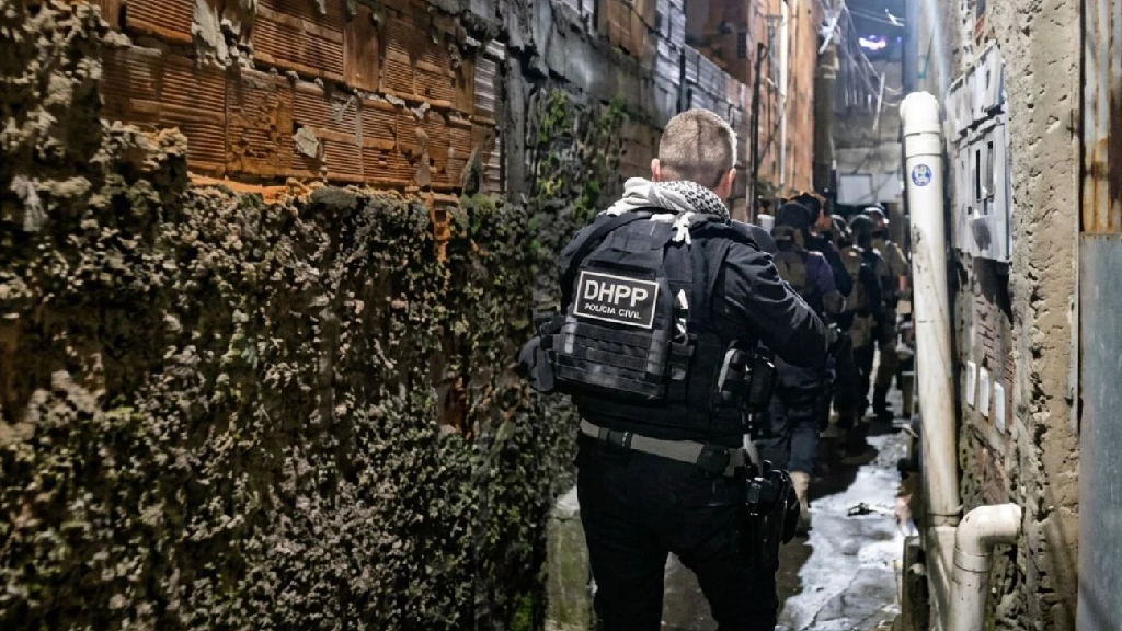 Expurgo: operação cumpre mandados contra integrantes de facção criminosa em Vitória