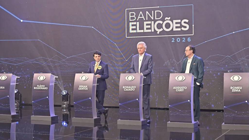 1º debate presidencial é marcado por ataques aos ausentes Lula e Flávio