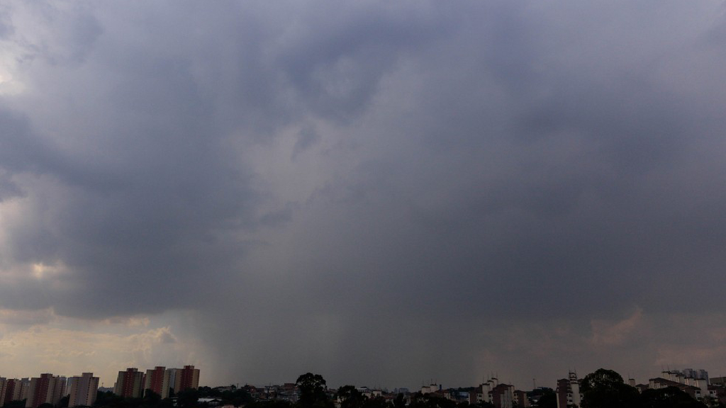 Chuva forte avança pelo Sudeste, Sul e Centro-Oeste nesta quarta; veja previsão do tempo