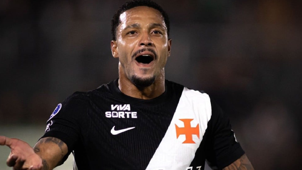 Atacante capixaba do Vasco é alvo de operação da Polícia Civil do ES; atleta do Santos é detido