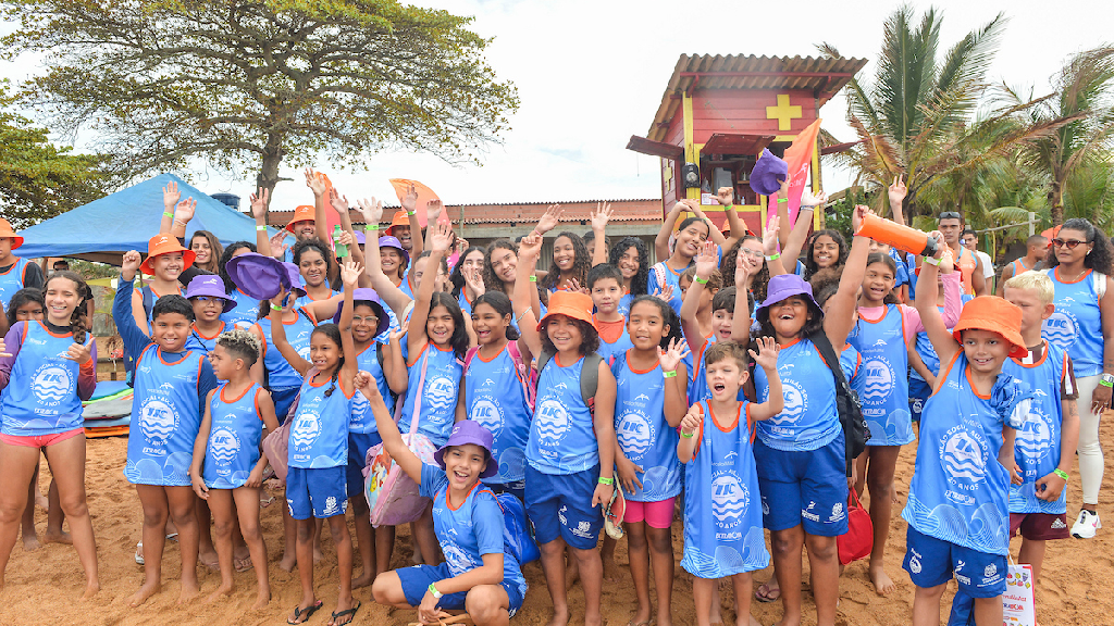 Aulão Social leva 200 crianças e adolescentes para experiência com o bodyboarding na Serra