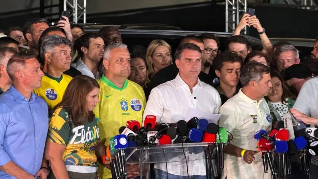 Flávio diz que pedirá anulação da eleição por causa de prorrogação da votação